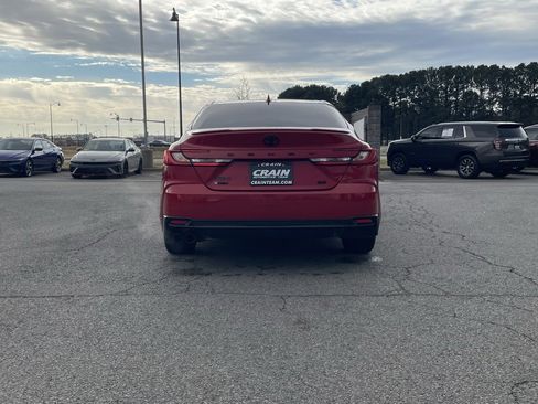 Used 2025 Toyota Camry SE image 6