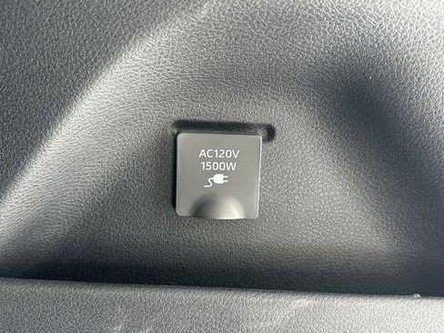 Used 2025 Toyota Sienna Platinum image 17