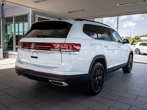 New 2026 Volkswagen Atlas SE FWD image 2