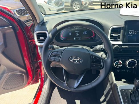 Used 2025 Hyundai Venue Limited FWD image 14