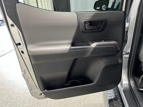 Used 2022 Toyota Tacoma SR5 AWD/4WD image 13