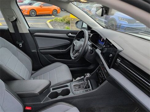 Used 2025 Volkswagen Jetta SE w/ Sunroof Package image 10
