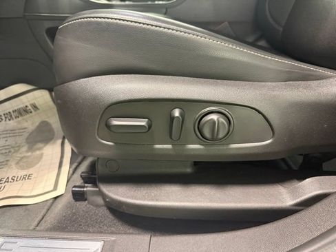 Certified 2021 GMC Acadia SLT w/ Elevation Edition FWD image 16