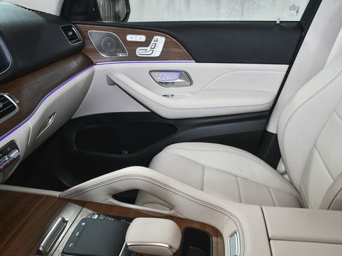 Used 2025 Mercedes-Benz GLE 350 4MATIC w/ AMG Line Exterior image 50