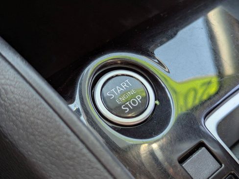 Used 2021 Nissan Versa SV FWD image 15