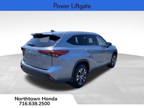 Used 2020 Toyota Highlander XLE AWD/4WD image 9
