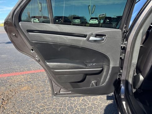 Used 2021 Chrysler 300 S image 31