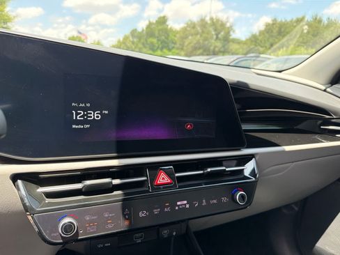 Certified 2023 Kia Niro Wind FWD image 9