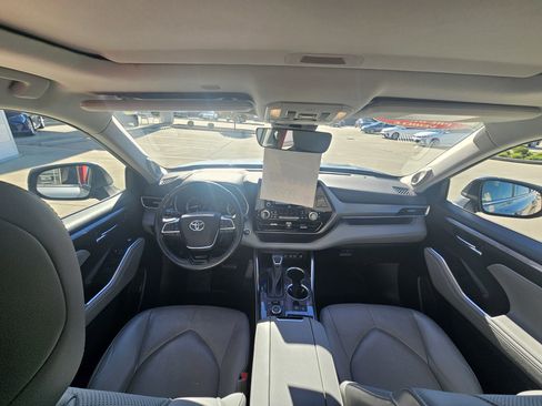 Certified 2021 Toyota Highlander Limited image 17