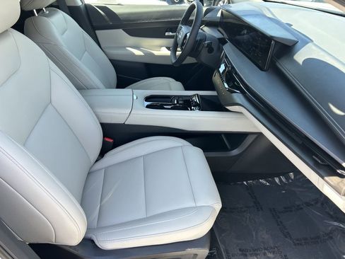 Certified 2025 Nissan Murano SV w/ Cargo Package AWD/4WD image 10