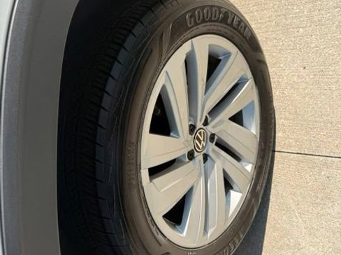 Used 2021 Volkswagen Atlas SEL AWD/4WD image 12