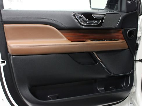 Used 2024 Lincoln Navigator Reserve image 11