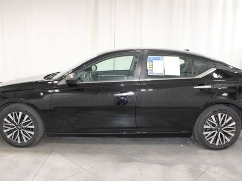 Used 2024 Nissan Altima 2.5 SV FWD image 6