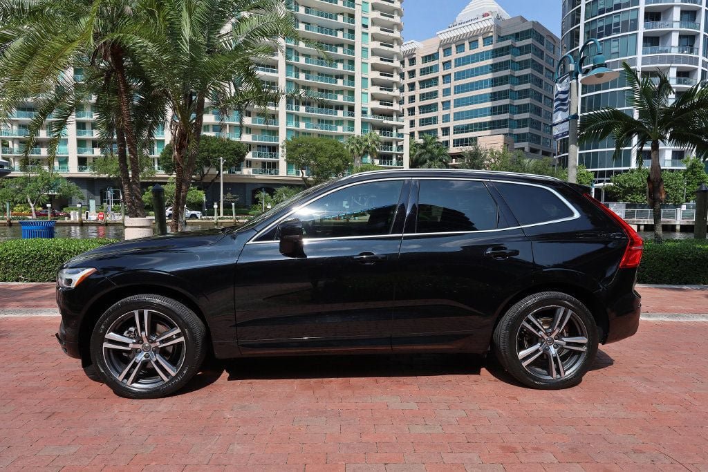 Used 2019 Volvo XC60 T5 Momentum w/ Multimedia Package AWD/4WD image 14