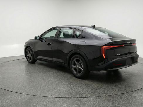 Used 2025 Kia K4 LXS image 6