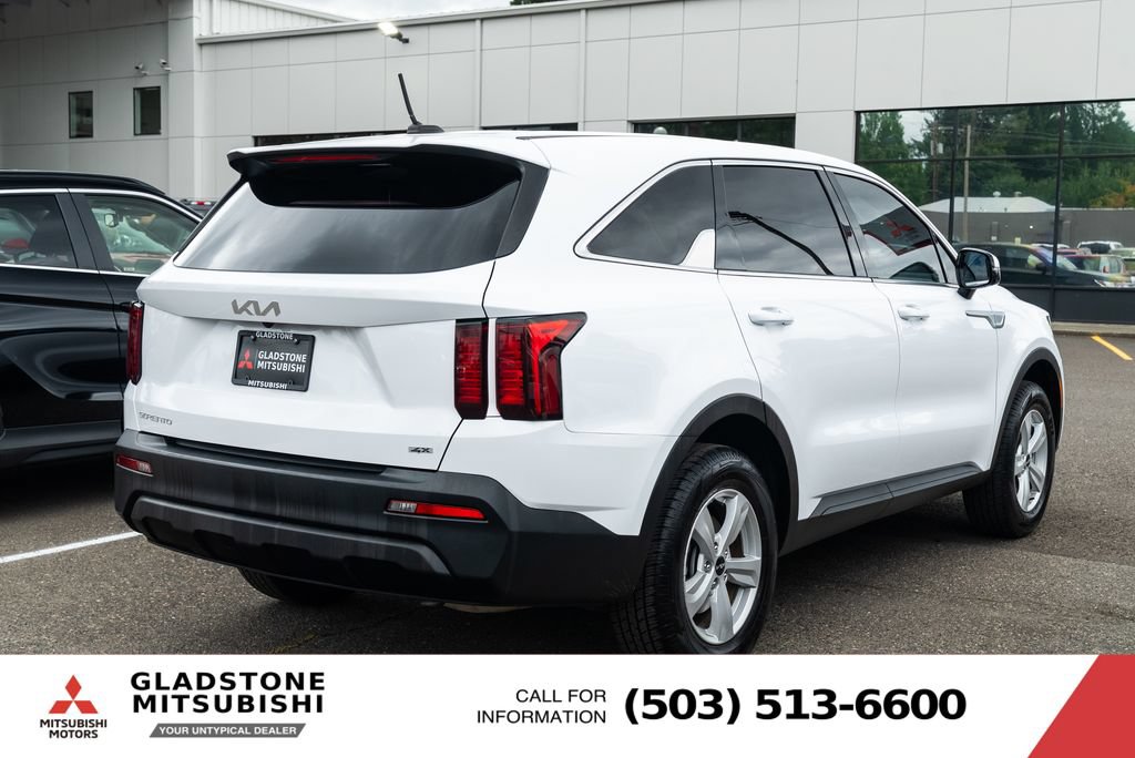 Used 2023 Kia Sorento LX AWD/4WD image 7