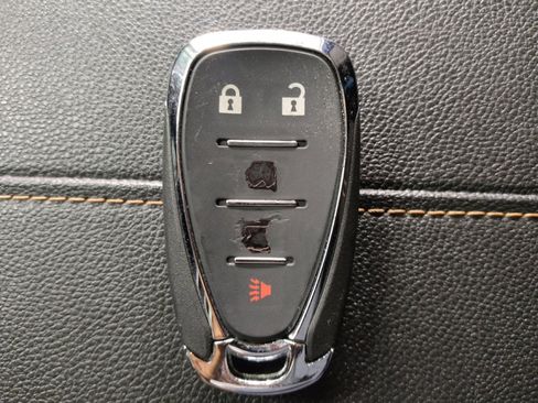 Used 2021 Chevrolet Traverse LS FWD image 32