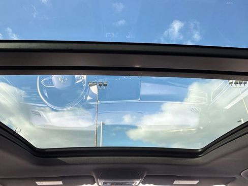 Used 2024 Volkswagen Atlas Cross Sport SE w/ Panoramic Sunroof Package image 22