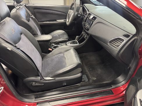 Used 2013 Chrysler 200 S FWD image 10