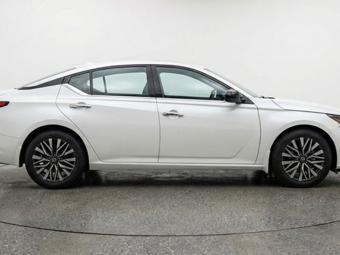 Used 2025 Nissan Altima 2.5 SV image 11