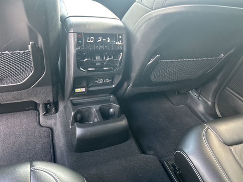Used 2025 Jeep Grand Cherokee L Limited w/ Luxury Tech Group II AWD/4WD image 6