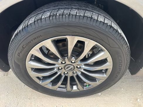 Used 2022 Nissan Armada Platinum w/ Captain's Chairs Package RWD image 29