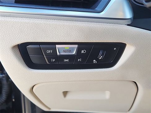 Used 2020 BMW 330i xDrive Sedan w/ Driving Assistance Package image 17