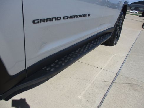 Used 2024 Jeep Grand Cherokee L Laredo AWD/4WD image 12