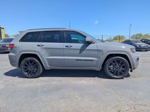 Used 2021 Jeep Grand Cherokee Laredo X image 4