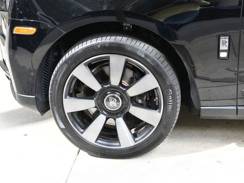 Used 2024 Rolls-Royce Cullinan image 23