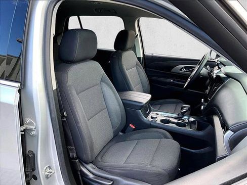 Certified 2021 Chevrolet Traverse LT image 9