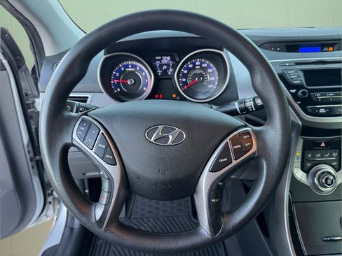 Used 2013 Hyundai Elantra GLS w/ Preferred Pkg image 19