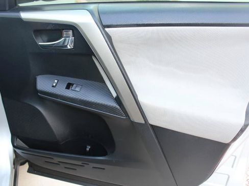 Used 2015 Toyota RAV4 XLE AWD/4WD image 19