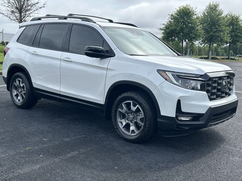Used 2023 Honda Passport TrailSport image 2