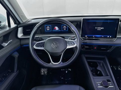 Certified 2025 Volkswagen Tiguan SE w/ Panoramic Sunroof Package AWD/4WD image 21