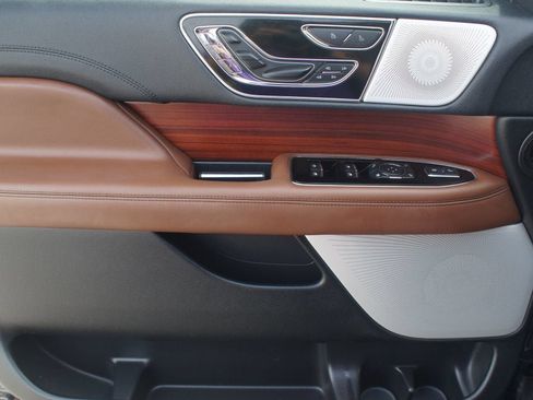 Used 2022 Lincoln Navigator Reserve AWD/4WD image 30