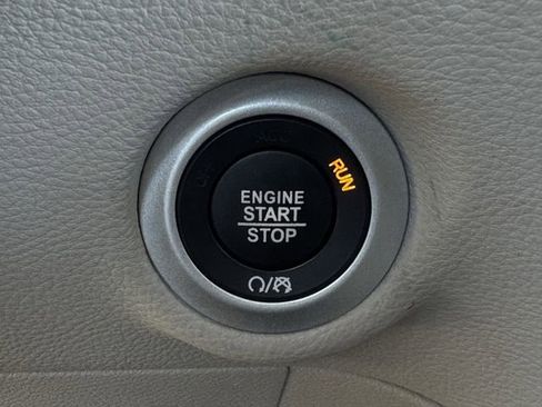 Used 2024 Chrysler Pacifica Limited image 20