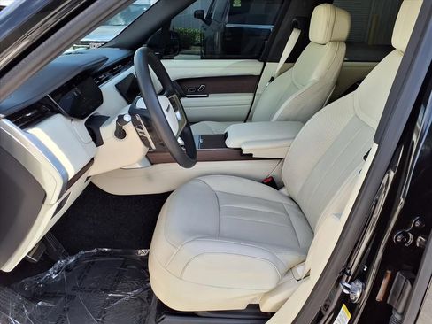 Used 2025 Land Rover Range Rover Long Wheelbase SE AWD/4WD image 18