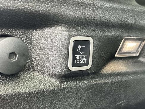 Used 2021 Jeep Grand Cherokee L Limited AWD/4WD image 23