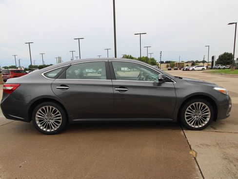 Used 2018 Toyota Avalon Limited w/ All Weather Liner Package FWD image 4