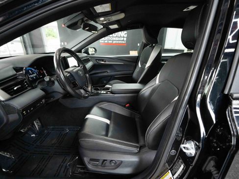 Used 2025 Toyota Camry SE FWD image 8