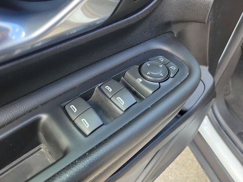 Used 2023 GMC Terrain SLE image 18