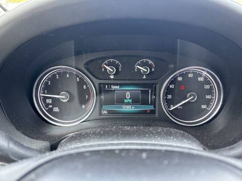 Used 2018 Buick Enclave Essence image 18