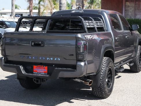 Used 2020 Toyota Tacoma TRD Off-Road w/ Technology Package AWD/4WD image 9