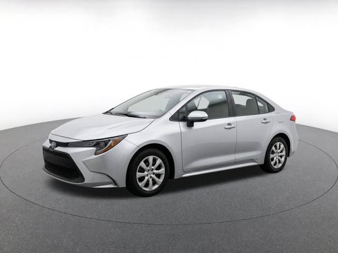 Used 2025 Toyota Corolla LE FWD image 3