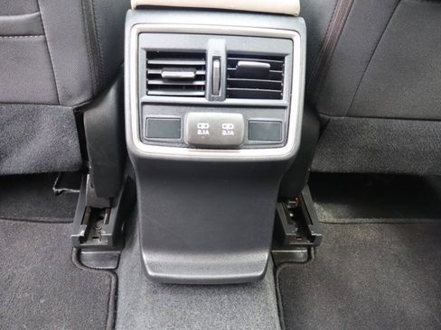 Used 2020 Subaru Forester Premium AWD/4WD image 14