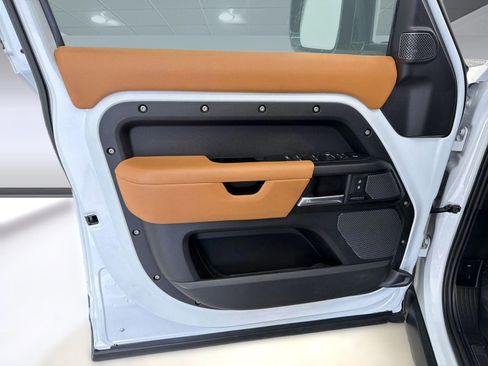 Certified 2023 Land Rover Defender 110 V8 image 19