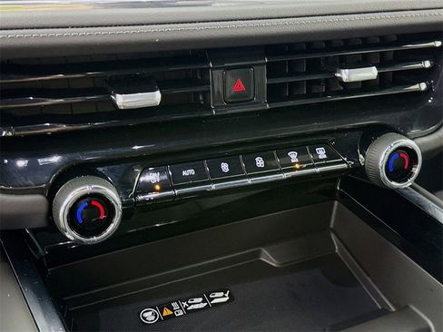 Used 2025 Chevrolet Suburban LT w/ Comfort Package image 8