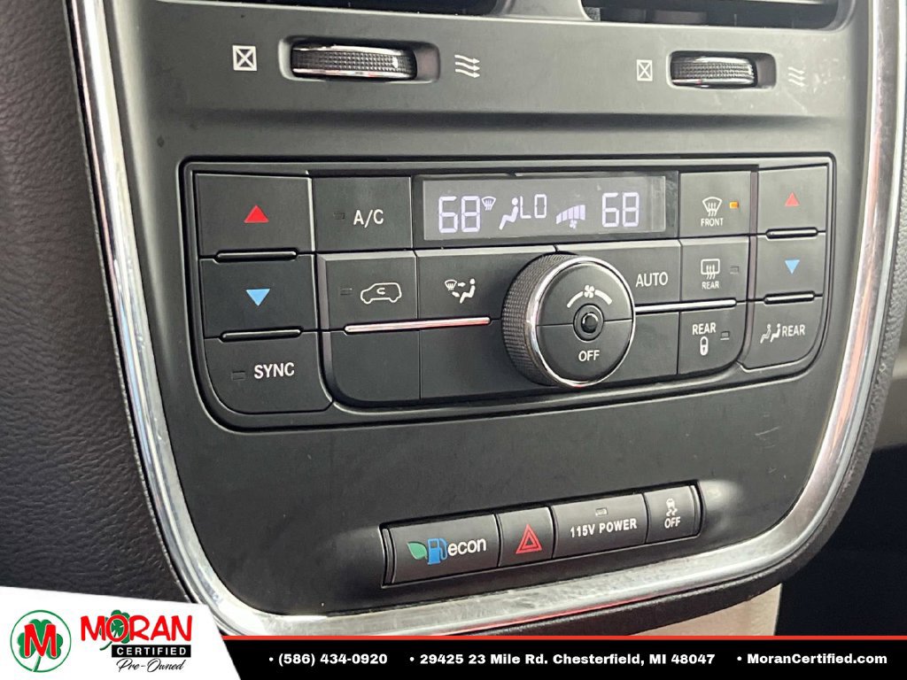 Used 2014 Chrysler Town & Country Touring-L FWD image 23