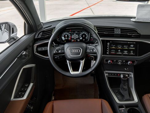 Certified 2025 Audi Q3 2.0T Premium image 21